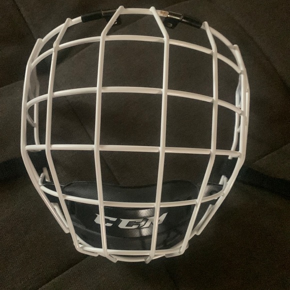 CCM face mask - Picture 1 of 12